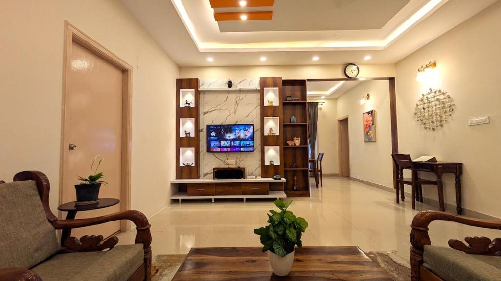 TV a/nebo společenská místnost v ubytování Leaf Luxe at Lavelle Road AC 3BHK in CBD Bangalore