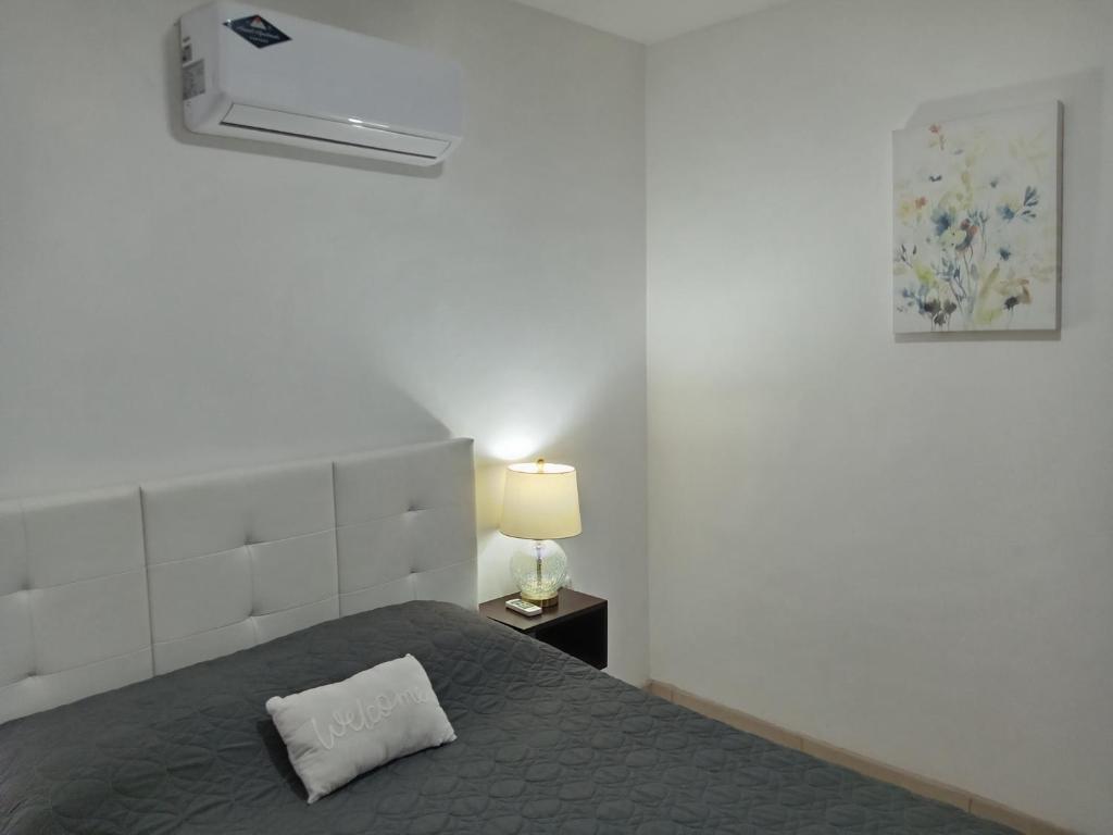 Postel nebo postele na pokoji v ubytování cr.arenalapartmets #2 hermoso lugar con parqueo
