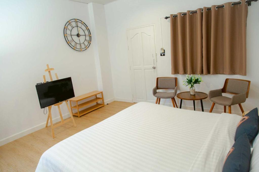 RQ Phuket Patong Beach by Collection O - Resim 5