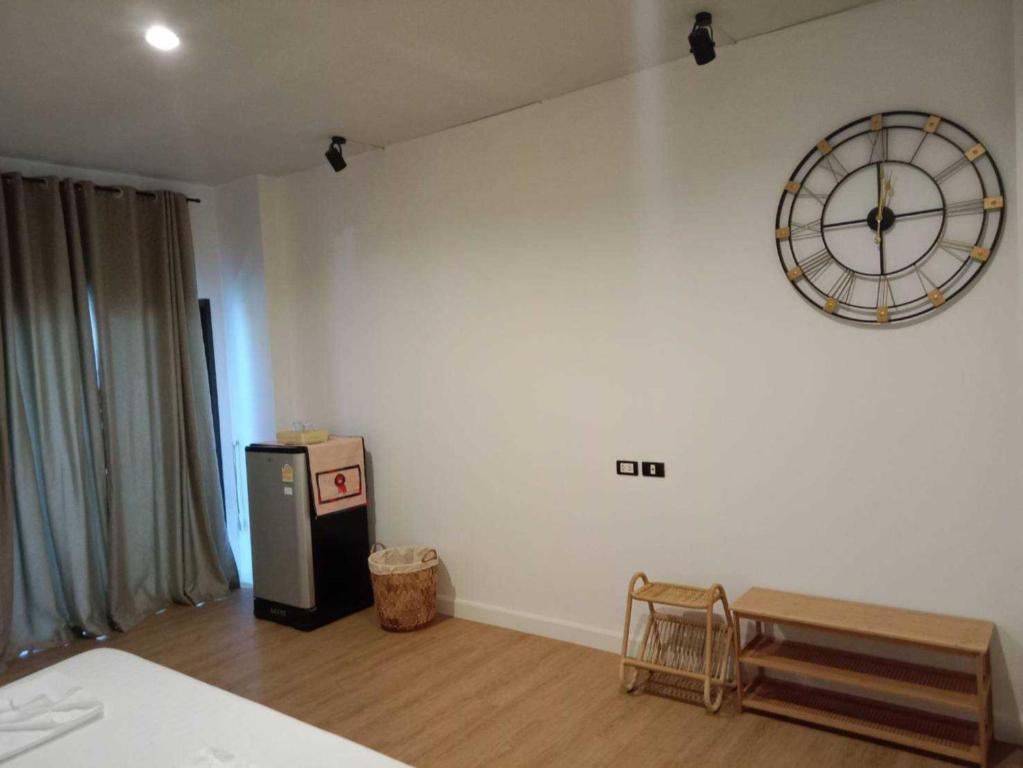 RQ Phuket Patong Beach by Collection O - Resim 23