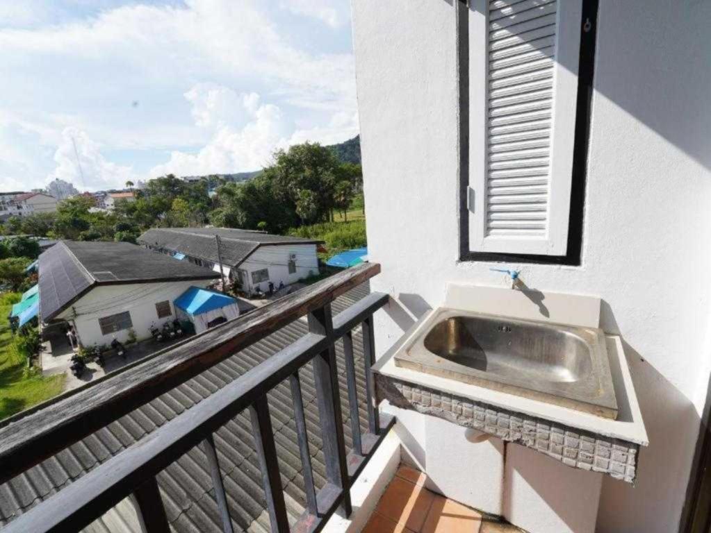 RQ Phuket Patong Beach by Collection O - Resim 3