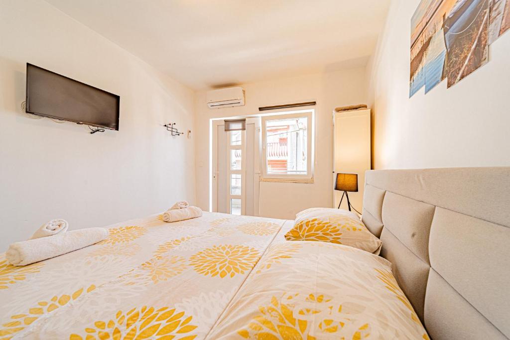 Voodi või voodid majutusasutuse Rooms & Apartments Mirakul toas