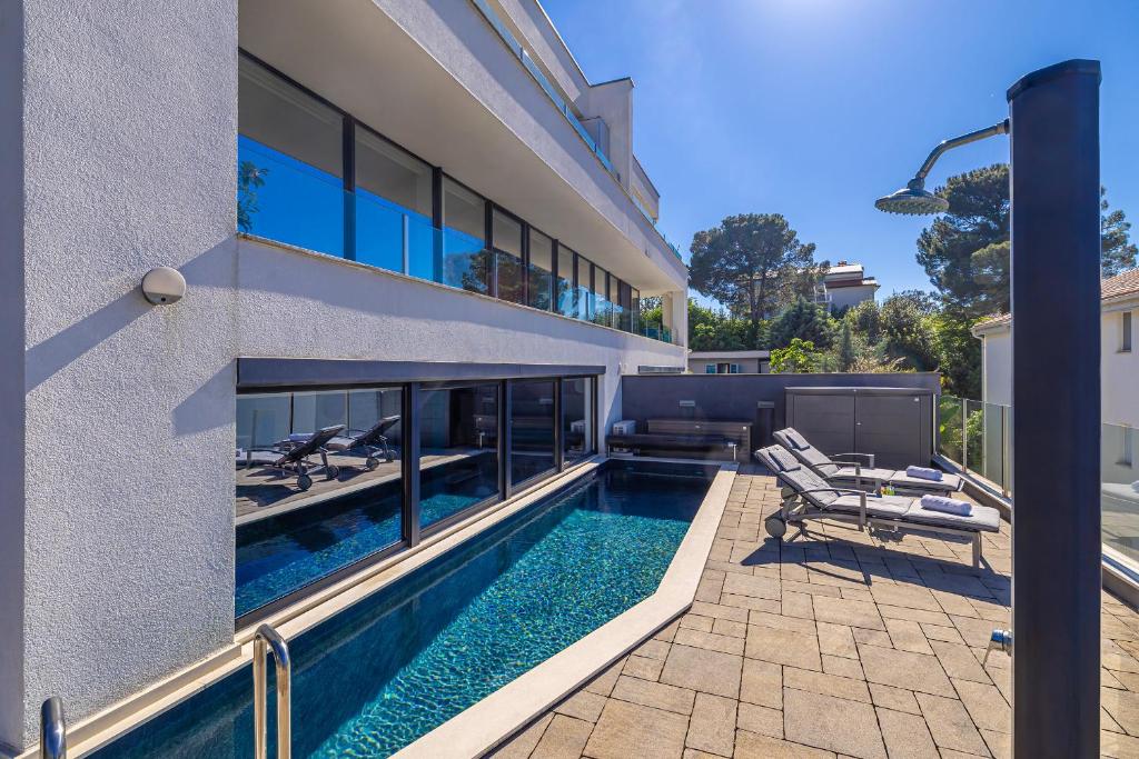 Holiday apartment AQUAVISTA with private pool