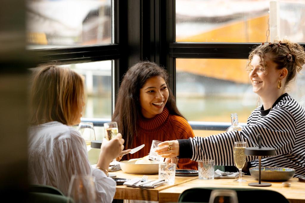 FLOATS by H2OTEL Rotterdam - Resim 27