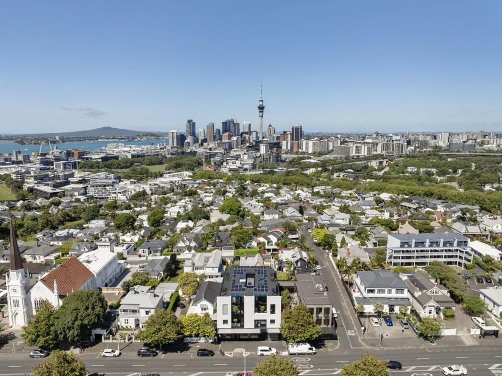 Elegant Escape on Ponsonby Road - Resim 2