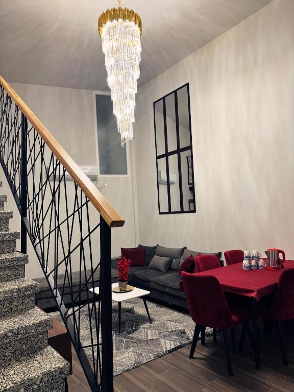 Een zitgedeelte bij Andor Luxury Hotel & Duplex