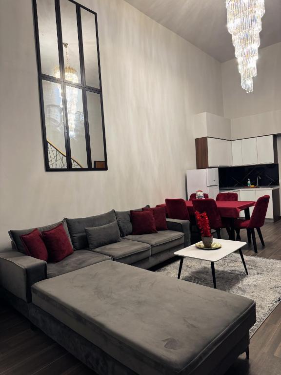 Een zitgedeelte bij Andor Luxury Hotel & Duplex