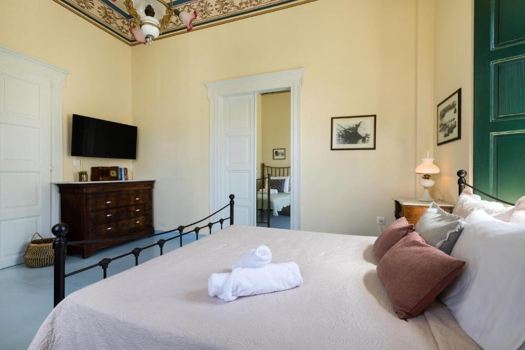 TV a/nebo společenská místnost v ubytování 1800 MANSION