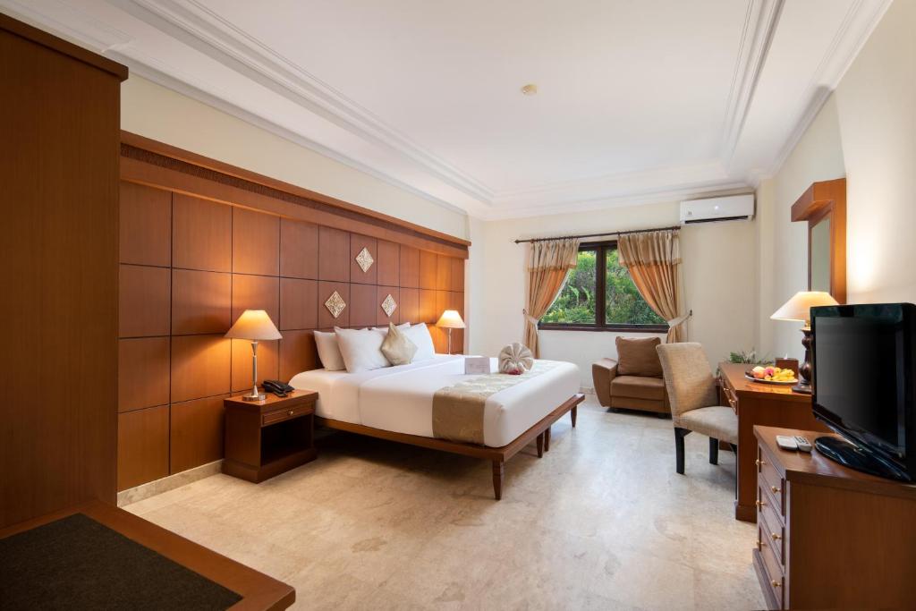 Royal Hotel and Convention Tretes - Deluxe Room