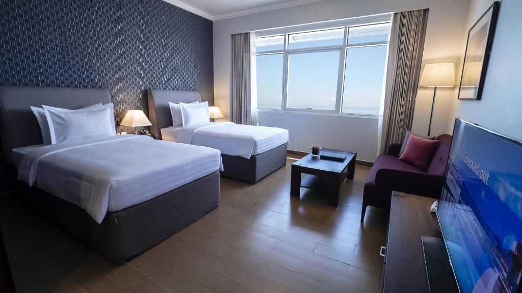 White Square Curve Hotel & Suites客房内的一张或多张床位