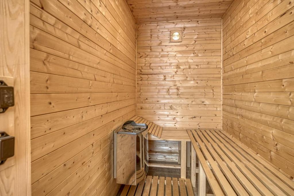 Zdjęcie z galerii obiektu Villa Ladonja with Private Pool and Sauna w mieście Marasi