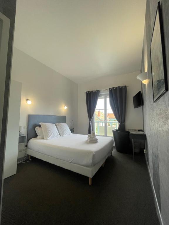 Postel nebo postele na pokoji v ubytování Hôtel Michelet Plage