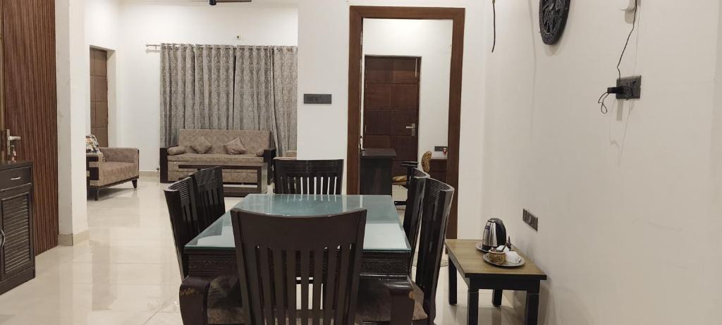 Posezení v ubytování Luxury Villa, 5 Min DLW, 10 Min Station & BHU
