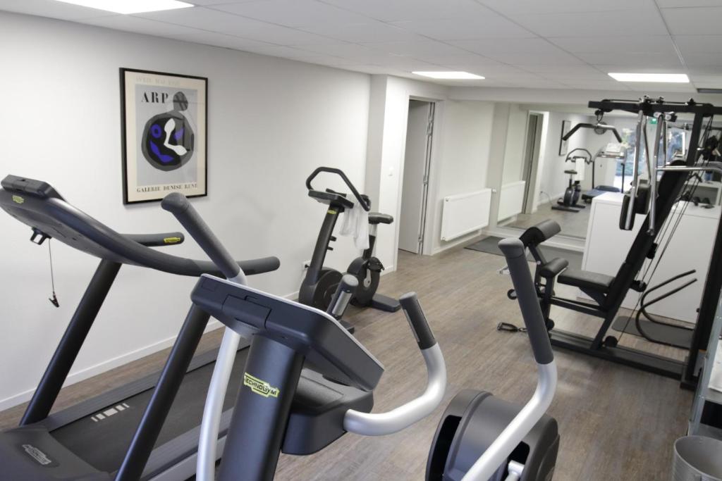 Fitness centrum a/nebo fitness zařízení v ubytování Maison Jenny Hotel Restaurant & Spa