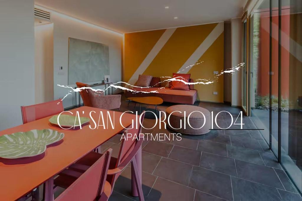 a dining room with a table and chairs at Parigina - CaSanGiorgio104 in Medesano