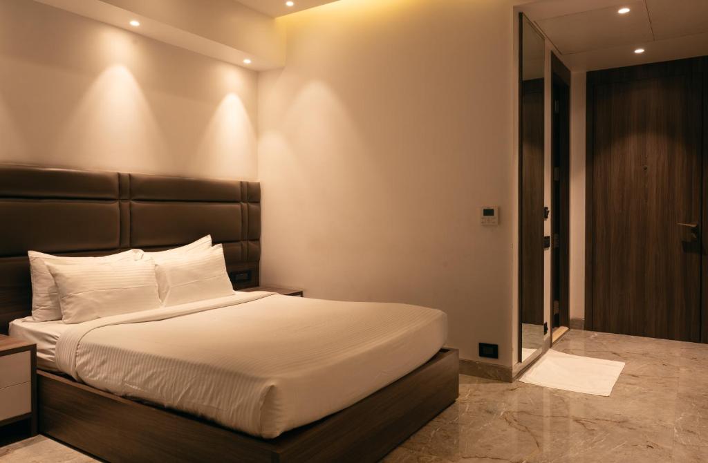 Postel nebo postele na pokoji v ubytování ECONEST HOTEL
