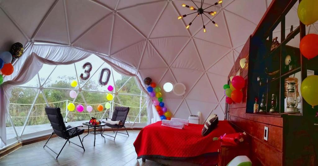 Posezení v ubytování El Gato Glamping con vista a prismas basálticos