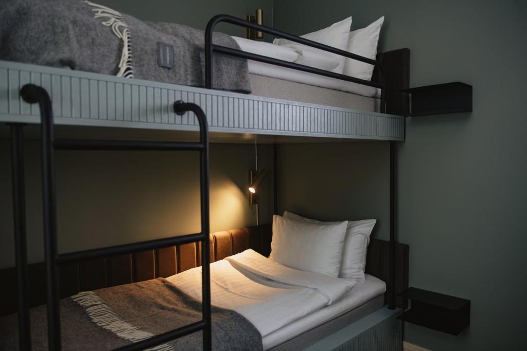 Postel nebo postele na pokoji v ubytování Home Hotel Christian IV