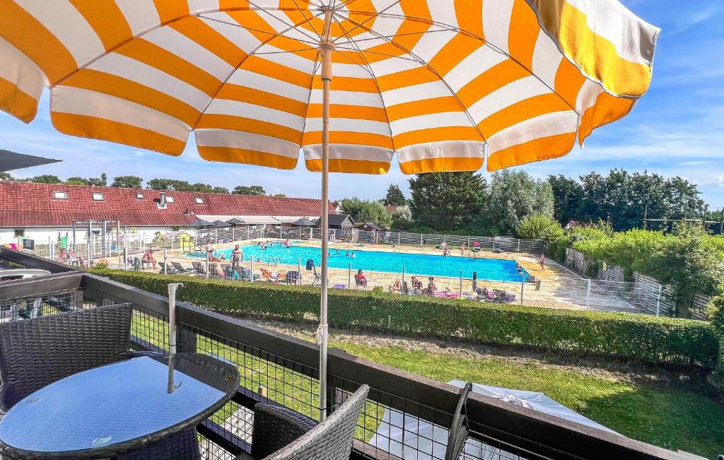 Πισίνα στο ή κοντά στο Awesome Apartment In Bredene