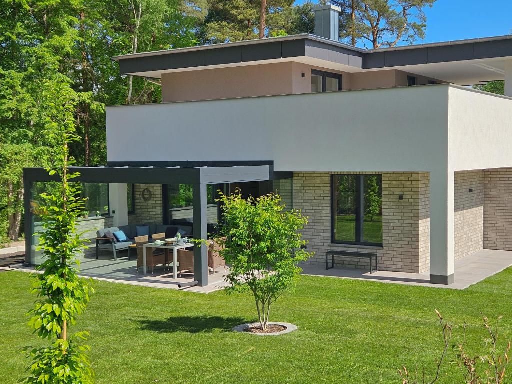 Κήπος έξω από το Lychenseevilla mit Seeblick, Wintergarten, Kamin und Sauna