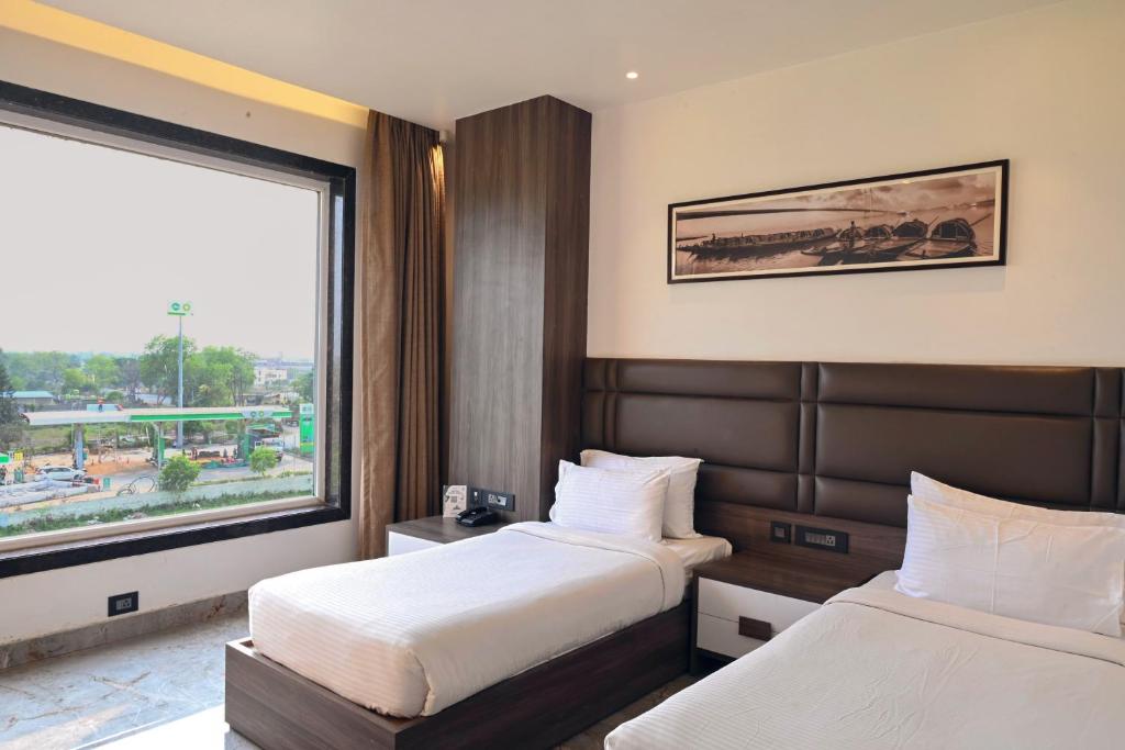 Postel nebo postele na pokoji v ubytování ECONEST HOTEL