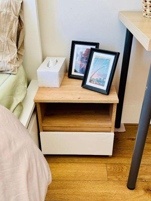 Postel nebo postele na pokoji v ubytování Urban Garden Hideaway