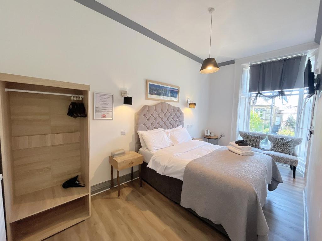 Postel nebo postele na pokoji v ubytování Allison House 17