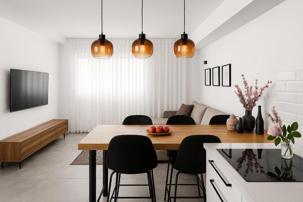 Et tv og/eller underholdning på סי סייד אילת סוויטה משפחתית מפנקת 2 חדרים מרחק הליכה מהים