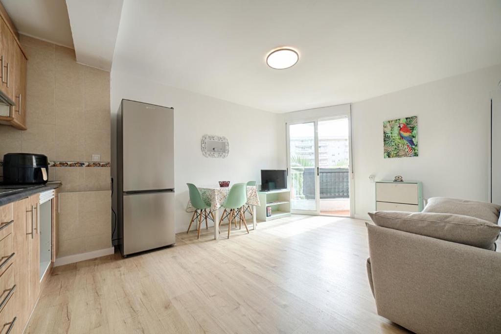 Kuchyňa alebo kuchynka v ubytovaní Apartamento en Playa de La Pineda
