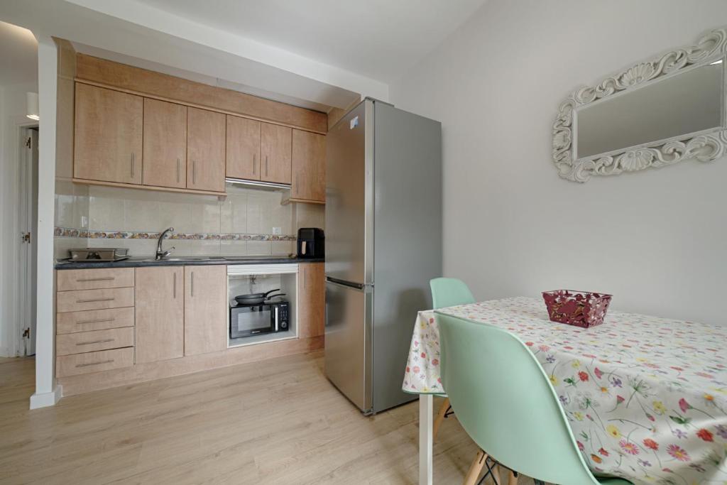 Kuchyňa alebo kuchynka v ubytovaní Apartamento en Playa de La Pineda