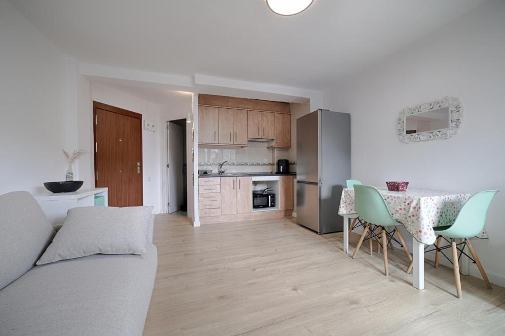 Kuchyňa alebo kuchynka v ubytovaní Apartamento en Playa de La Pineda