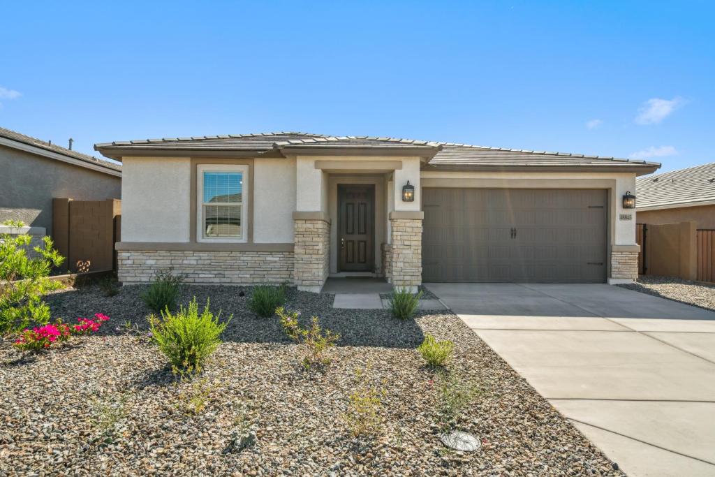 a house with a driveway and a garage at The Arizona Hideaway in Gold Canyon