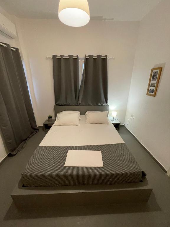 Postel nebo postele na pokoji v ubytování Spanos Apartments - Panteli