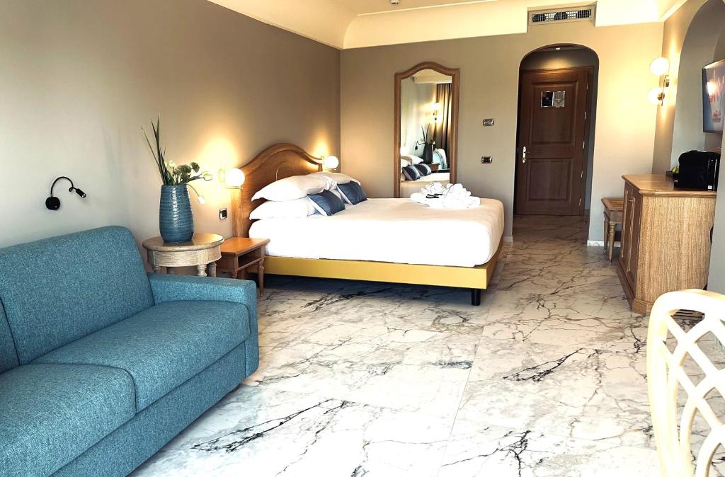 Postel nebo postele na pokoji v ubytování Palace Hotel Desenzano