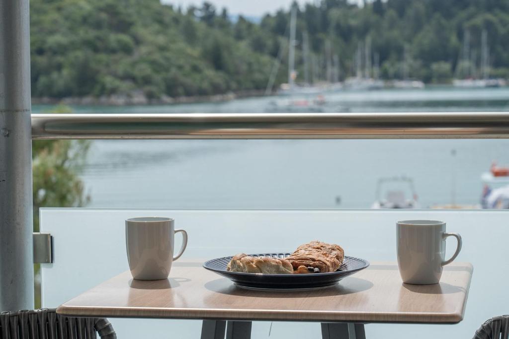 Captain's Seafront Apartments - 2