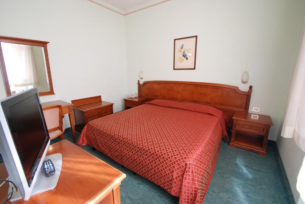 Postel nebo postele na pokoji v ubytování Hotel Palace Bologna Centro