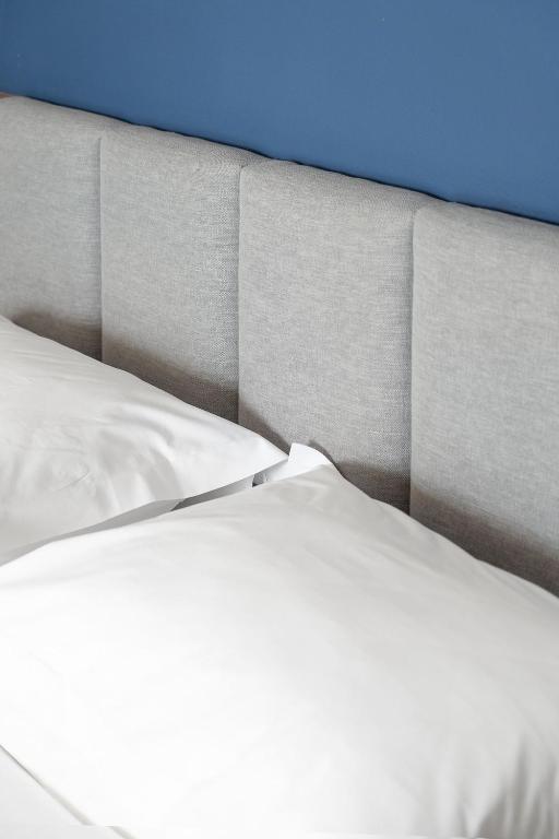 Captain's Seafront Apartments - 3