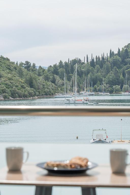 Captain's Seafront Apartments - 5