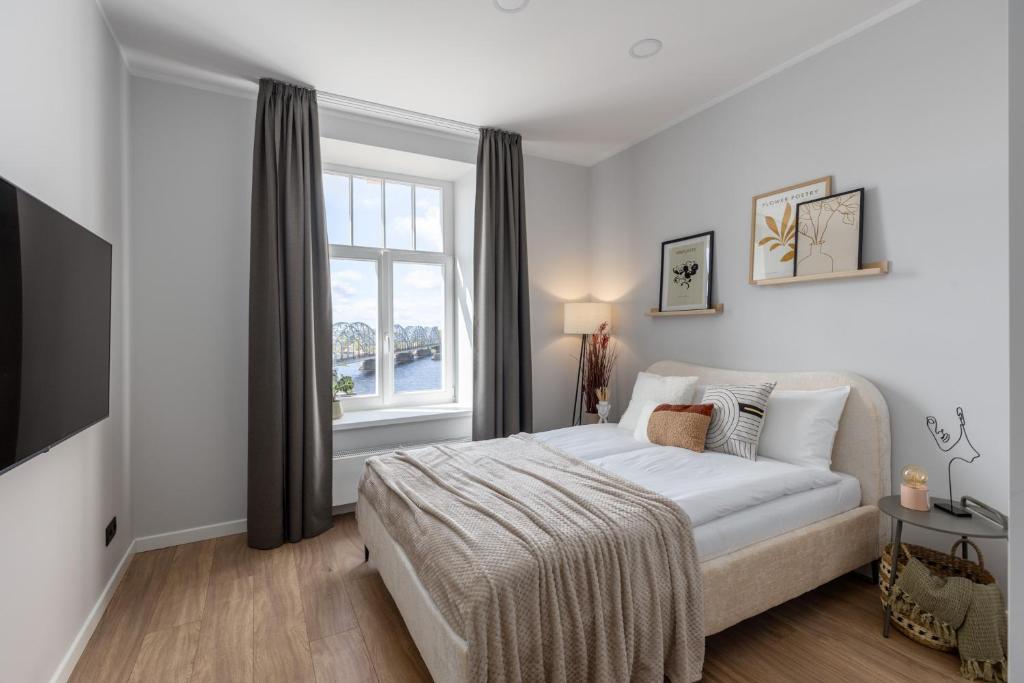 En eller flere senge i et værelse på P6 Old Town Apartments - 6th floor, no elevator