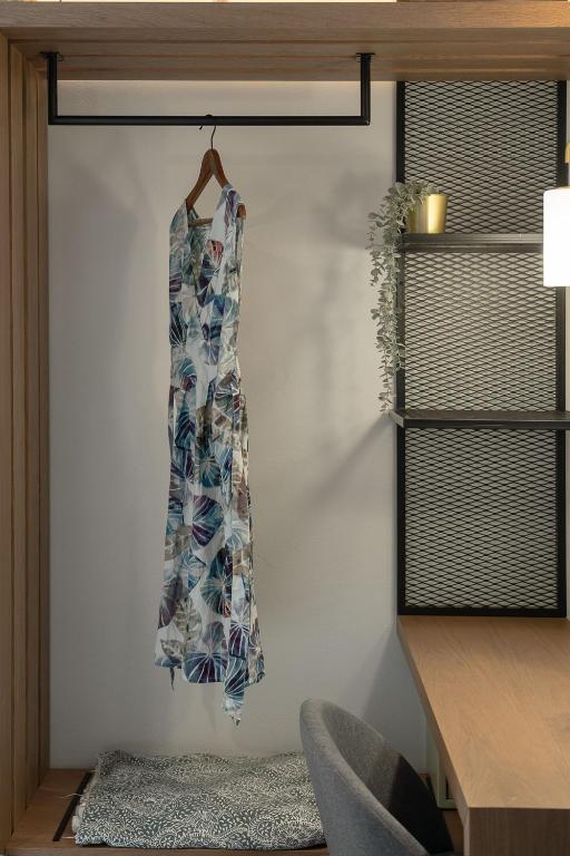 Captain's Seafront Apartments - 6