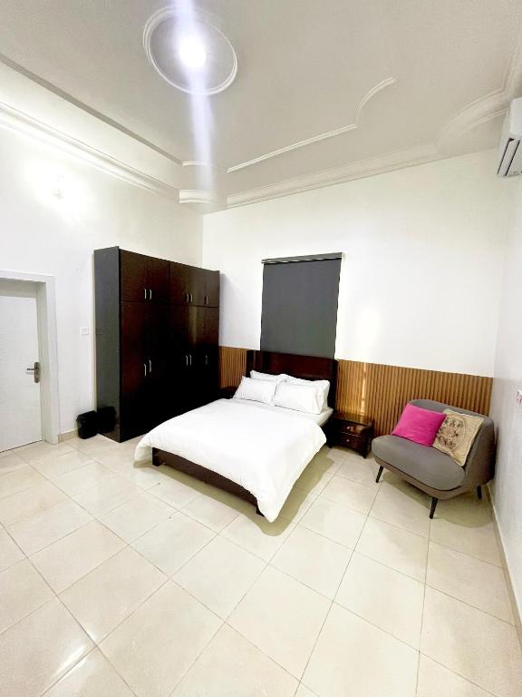 Postel nebo postele na pokoji v ubytování Tee-whyte private home