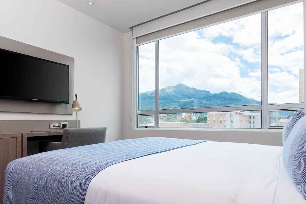 Nespecifikovaný výhled na hory nebo výhled na hory při pohledu z hotelu