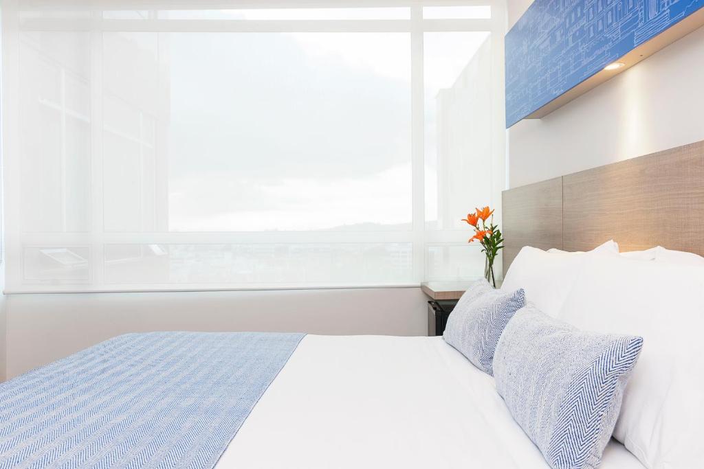 Postel nebo postele na pokoji v ubytování Hotel bh Usaquén
