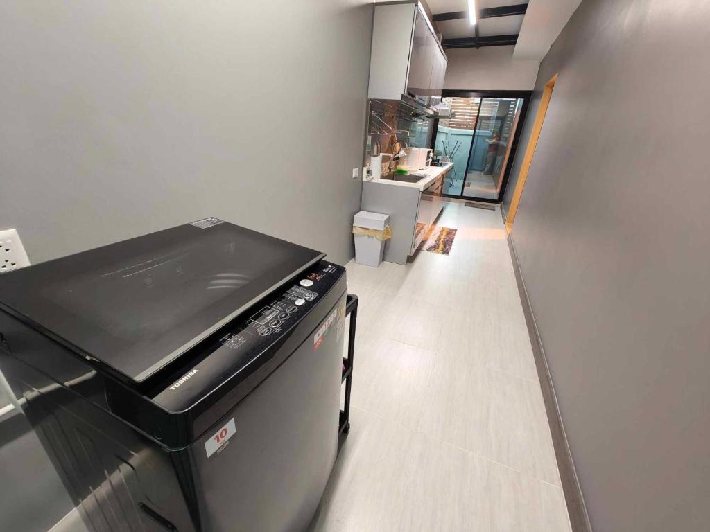 Kuchyň nebo kuchyňský kout v ubytování Sawadee Guesthouse Suvarnabhumi