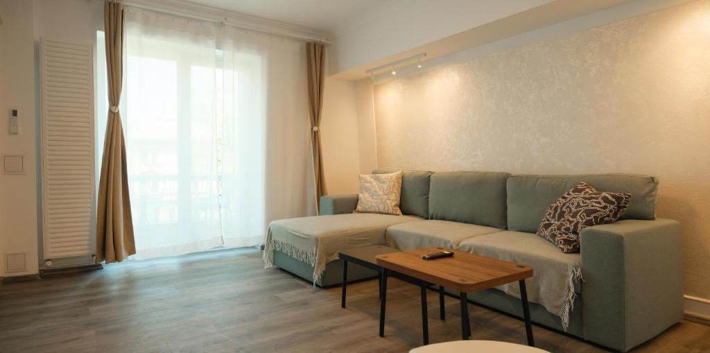 University Square Apartment - One-Bedroom Apartment