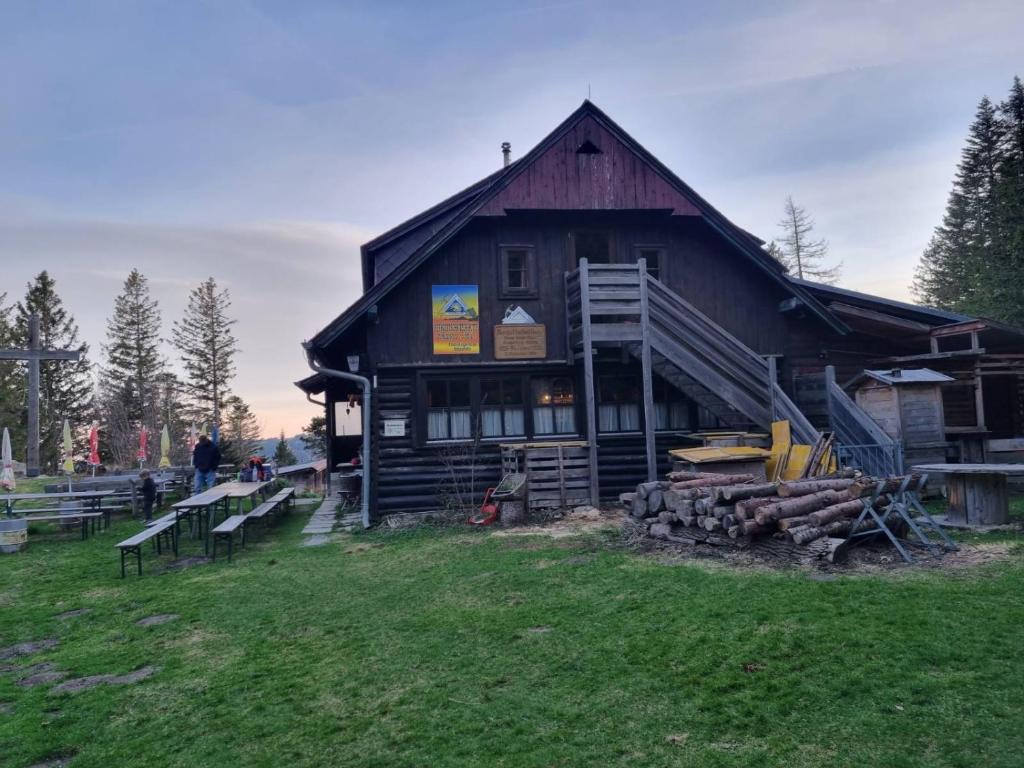 Fotografie z fotogalerie ubytování Die Herrgottschnitzerhütte am Wechsel v destinaci Neuwald