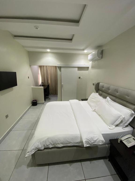 Postel nebo postele na pokoji v ubytování Emmaag Hotel, Ibadan