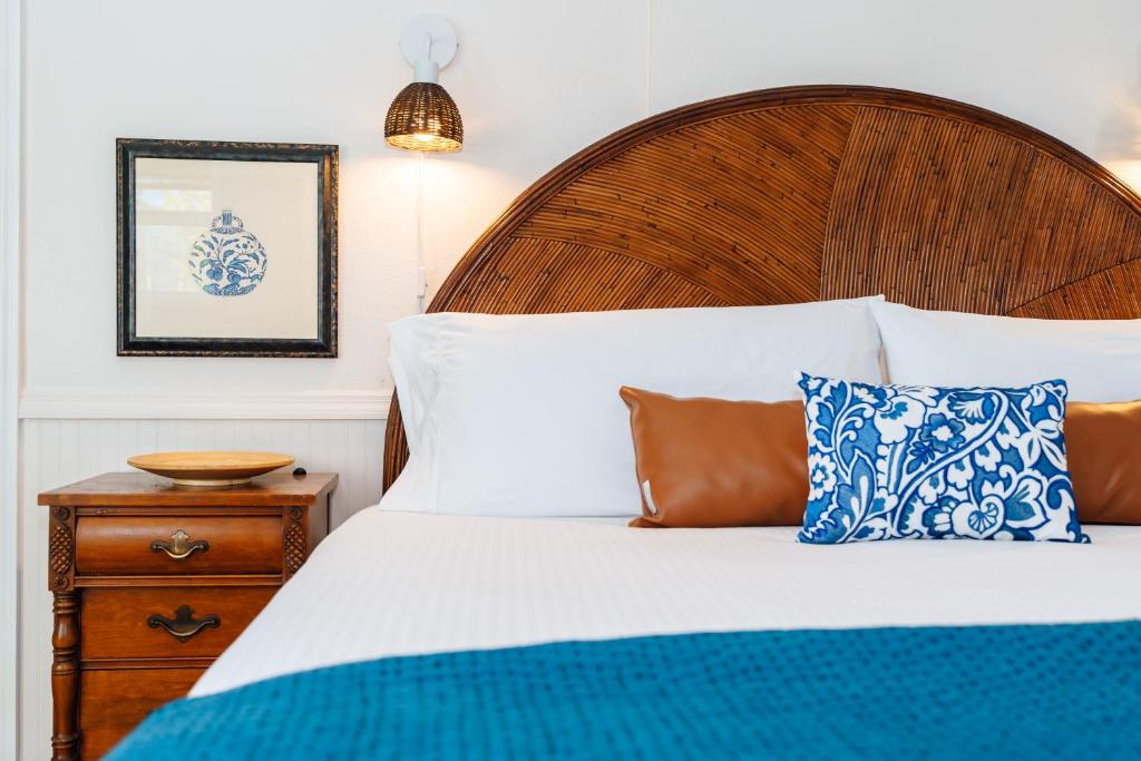 Postel nebo postele na pokoji v ubytování Swank Boutique Suites