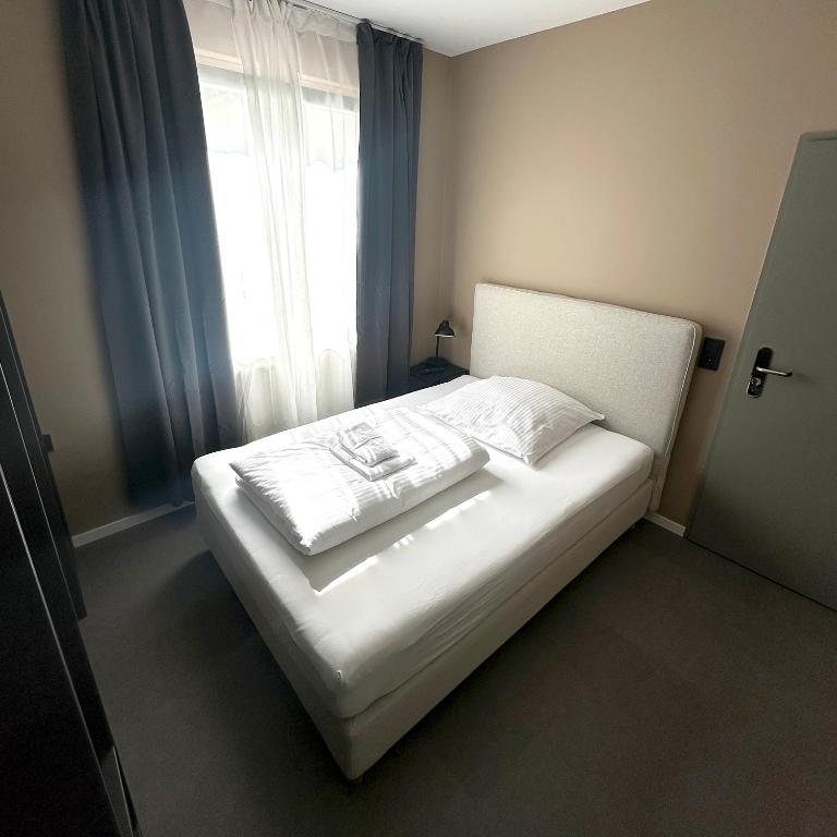 Benztown Hotel Gästehaus - Single Room With Bathroom