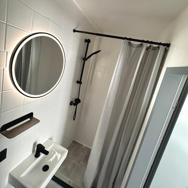 Benztown Hotel Gästehaus - Resim 7